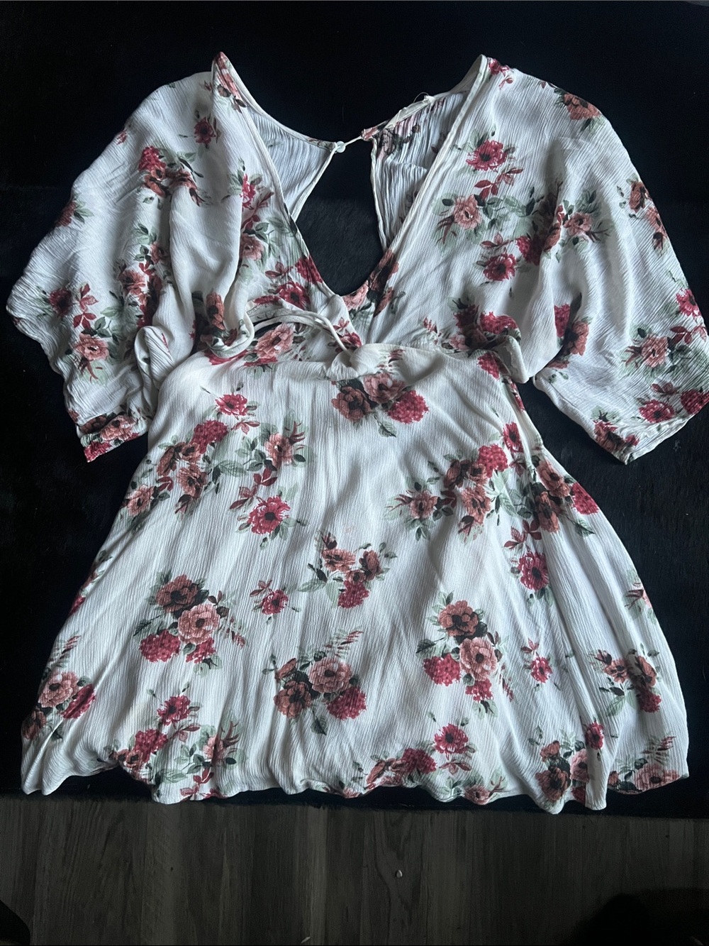ILLA ILLA FLOWY V-NECK TIE AROUND DRESS WITH RED ROSES DESIGN